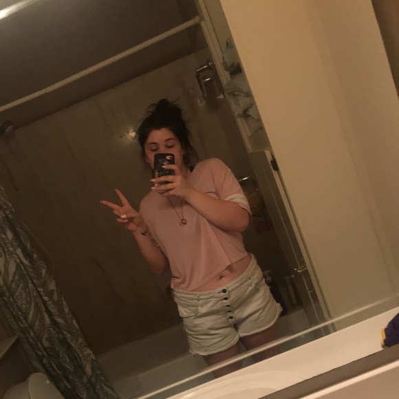 Meet your Posher, Kelsey - Picture 2 of 2